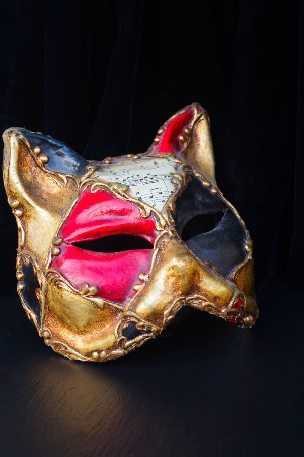 What Are the Best Reusable Fabric Face Masks that Complement Professional Attire?