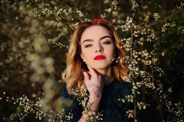 How Can You Style a Solar-Powered Smart Ring with Business Attire?